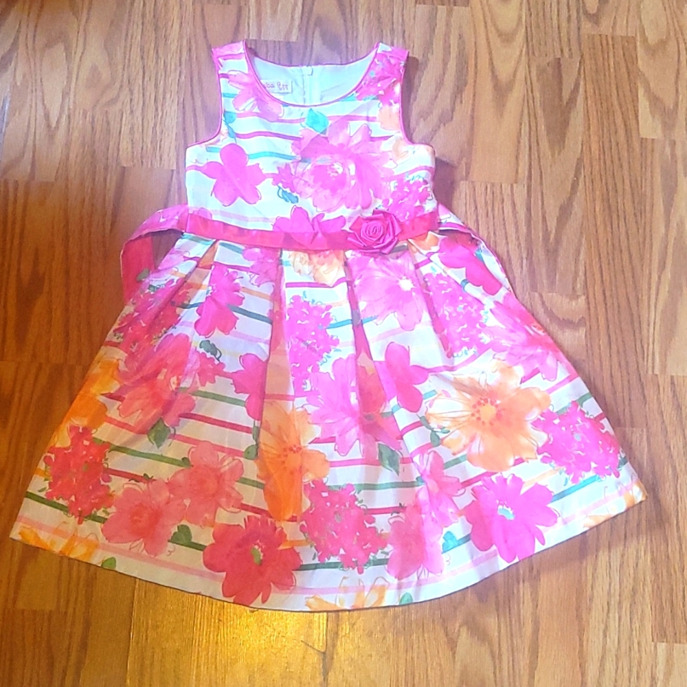 Beautiful Jessica Ann pink flower dress with bow. Girls size 5. Great Condition!